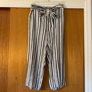 LOFT pull-on wide leg crop pant